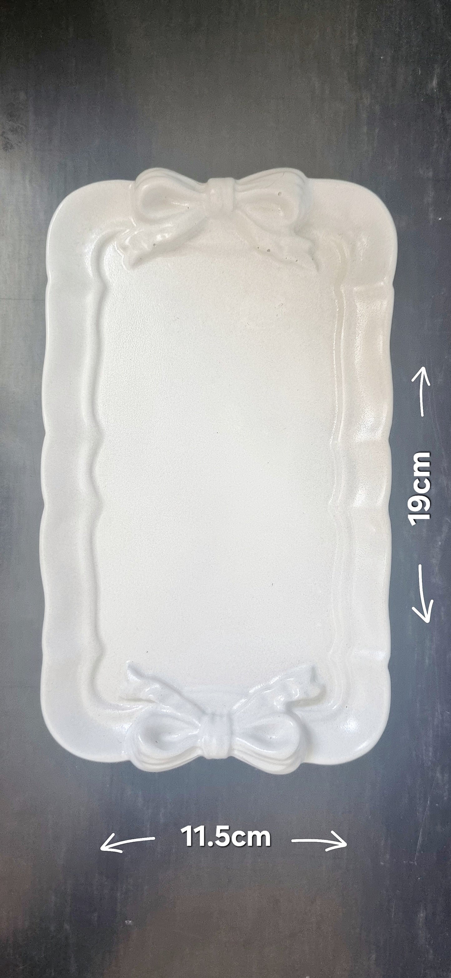 Bow Tray
