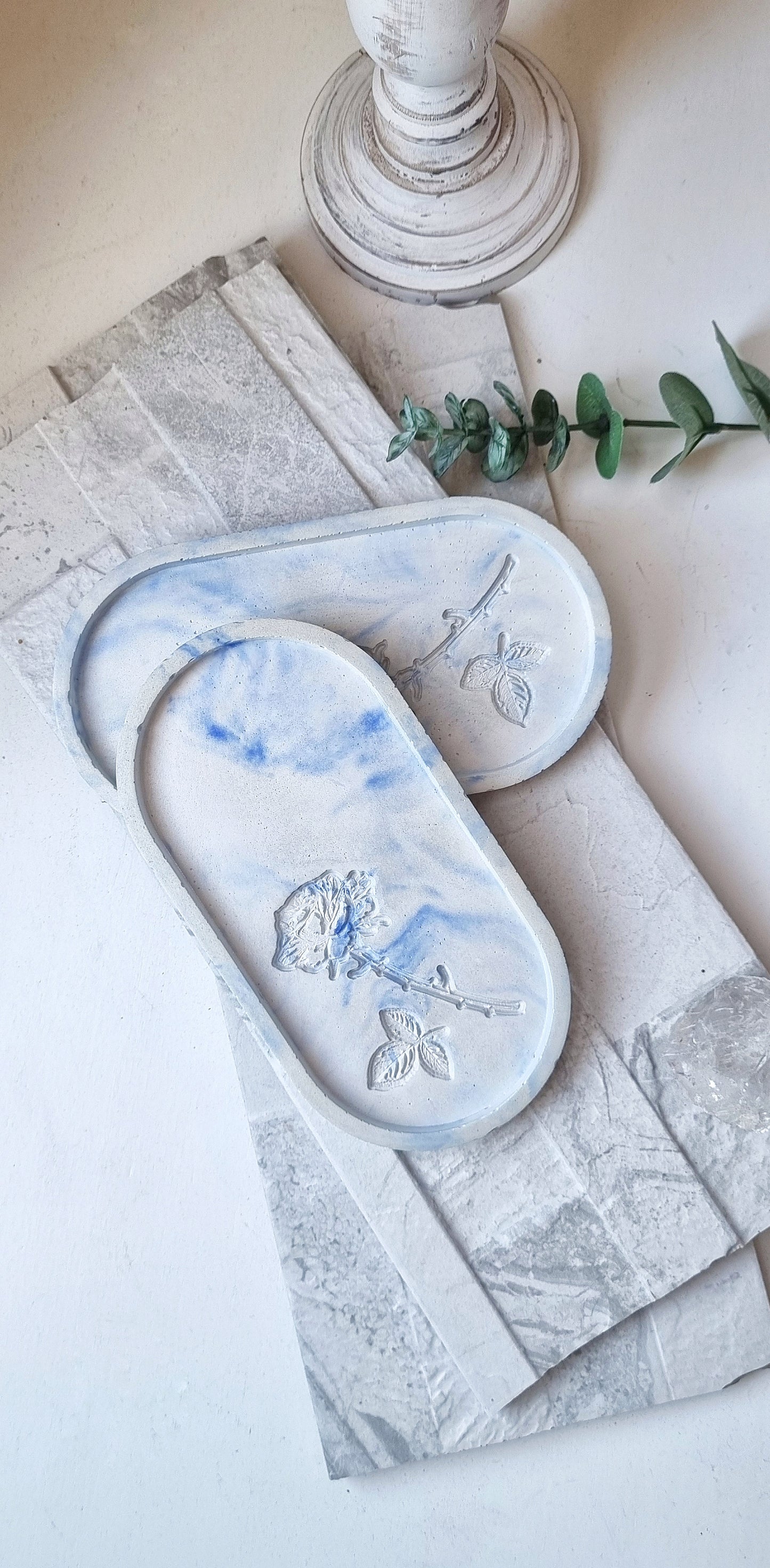 Rose Imprint Oval Concrete tray
