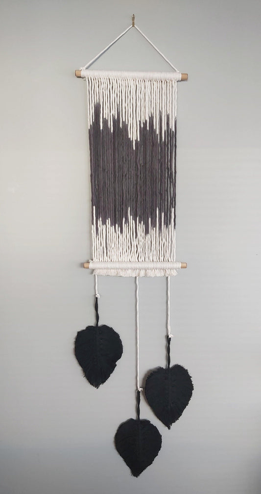 "HAILEY" Dip dyed tapestry with hanging feather leaf - Wifestyle Products