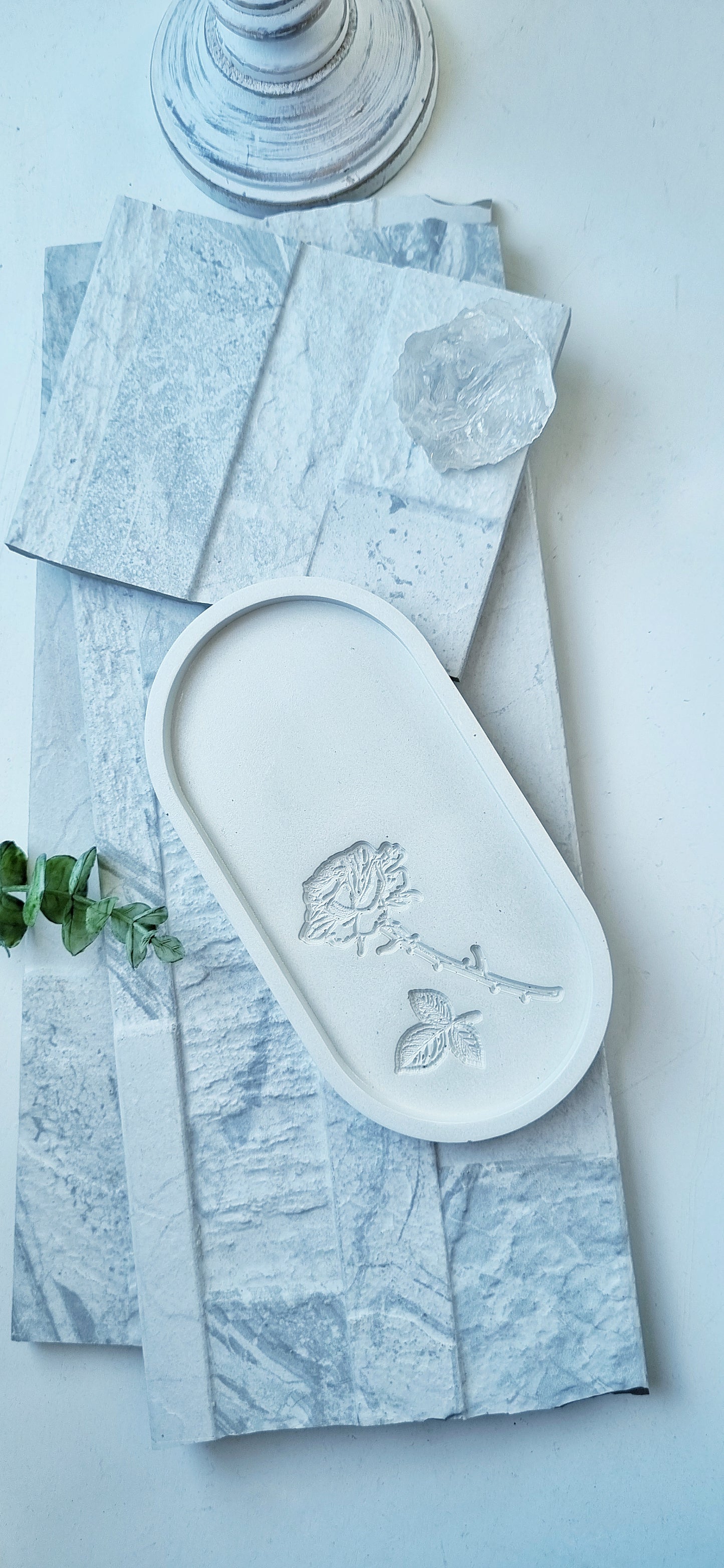 Rose Imprint Oval Concrete tray