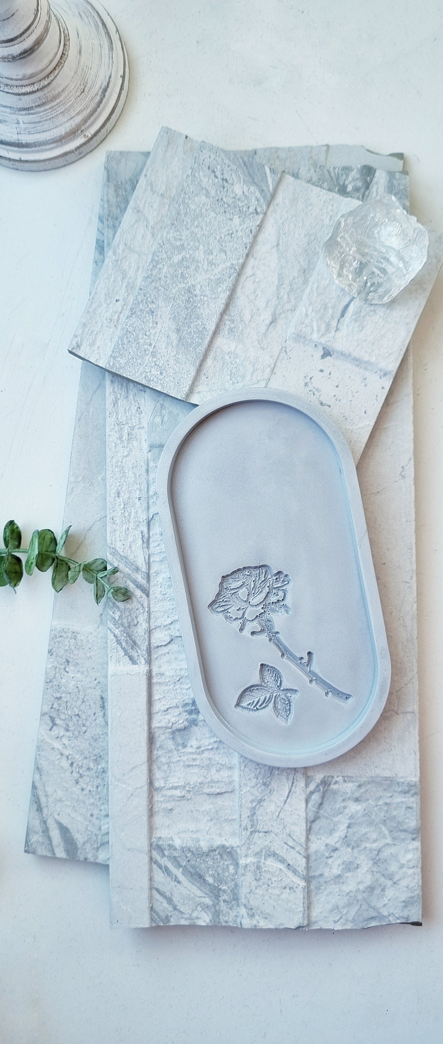 Rose Imprint Oval Concrete tray