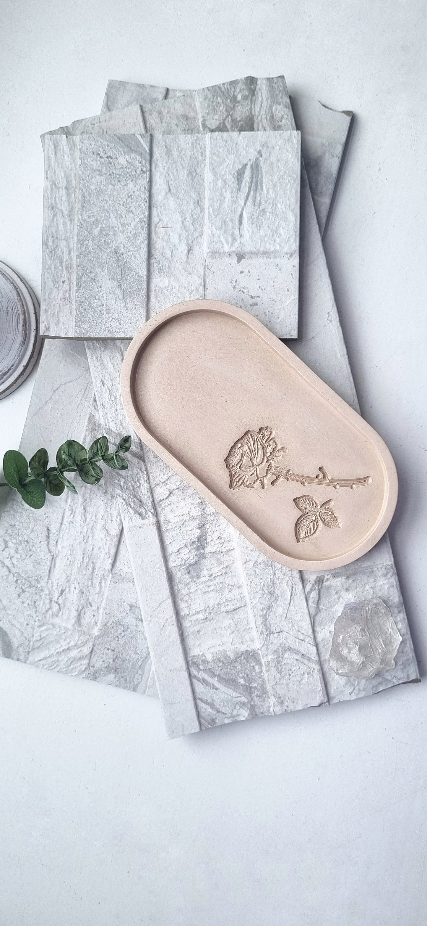 Rose Imprint Oval Concrete tray