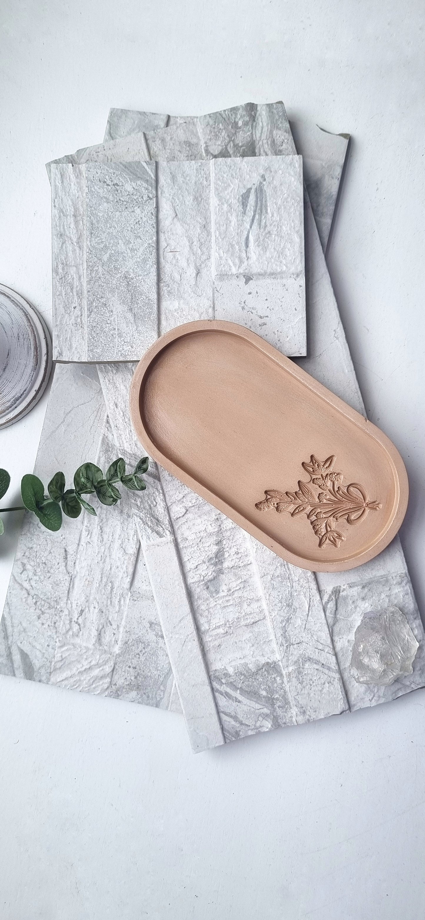 Leaf Imprint Oval Concrete tray