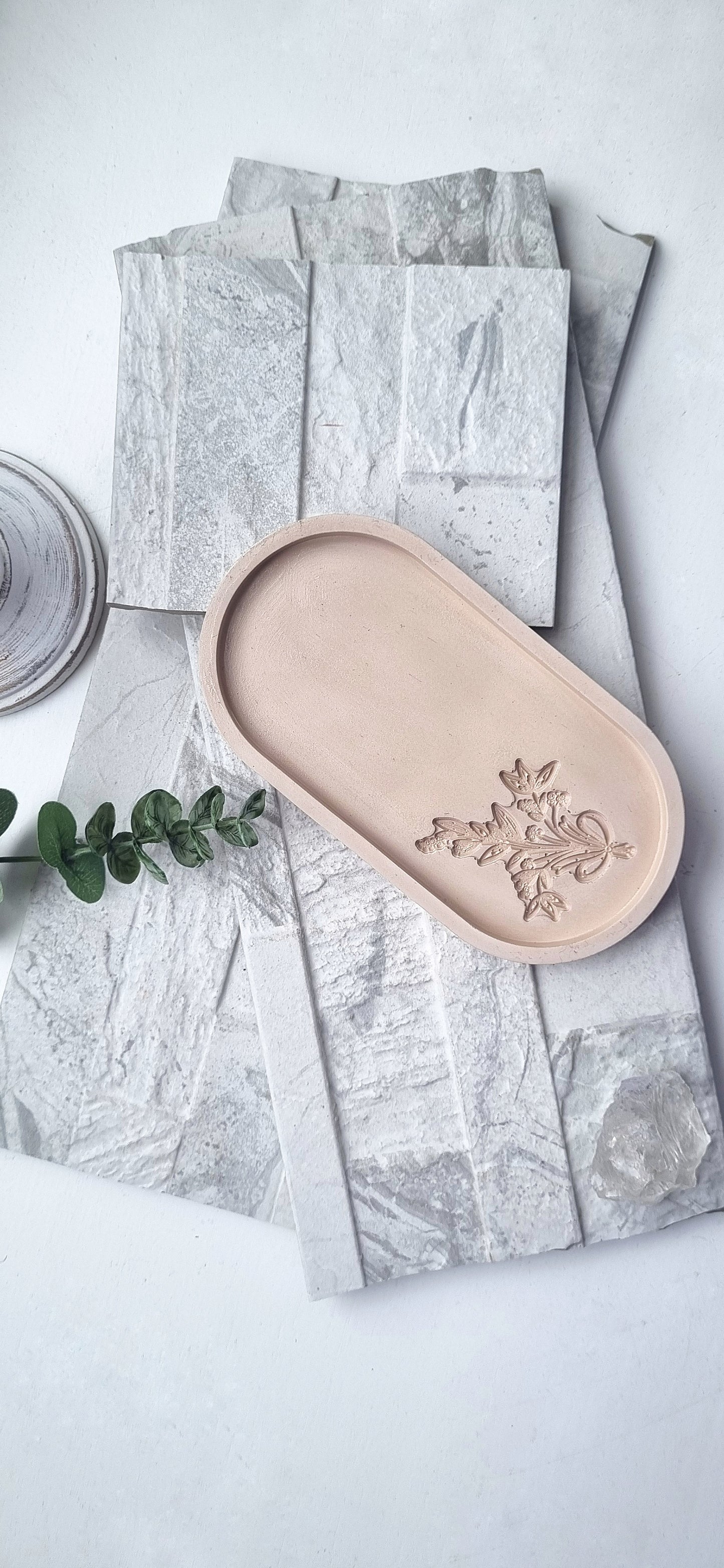 Leaf Imprint Oval Concrete tray