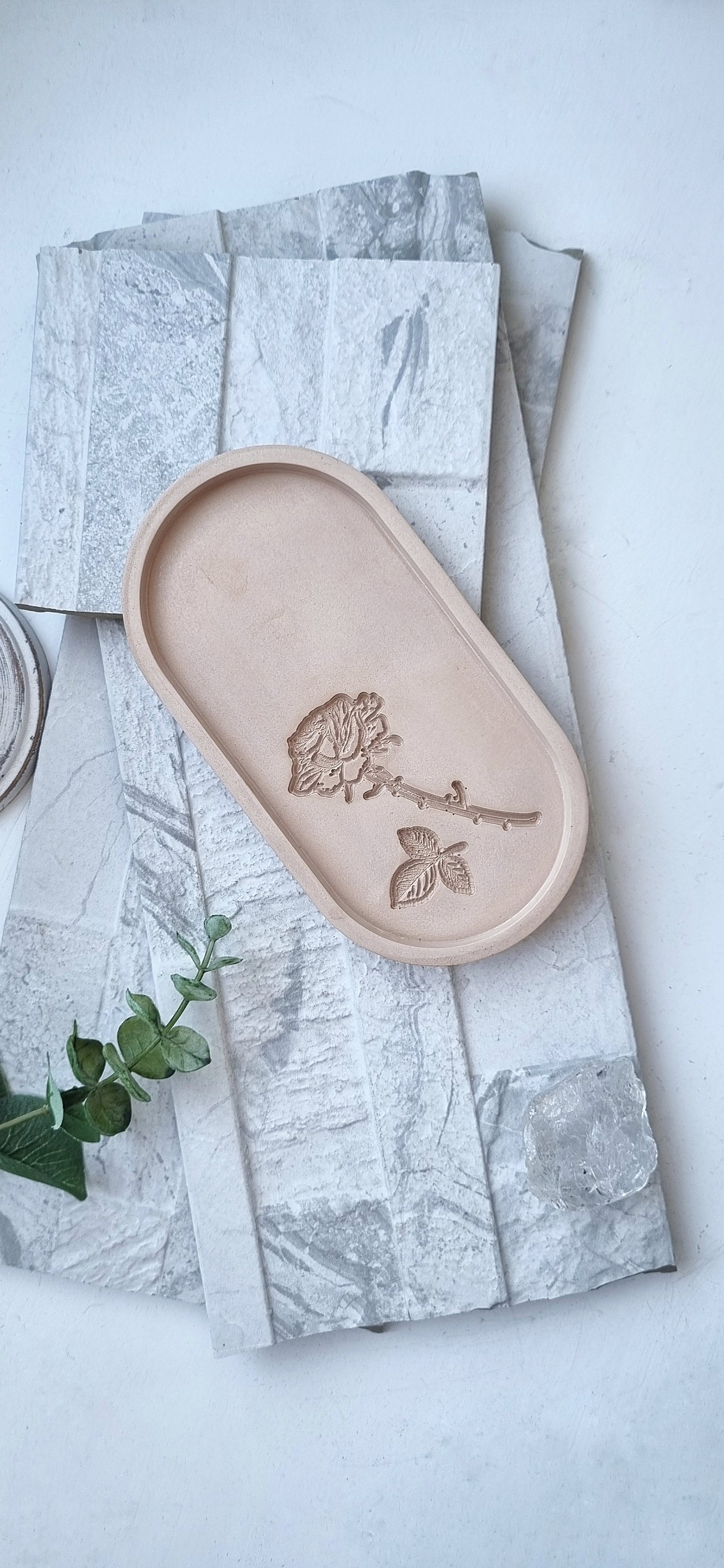 Rose Imprint Oval Concrete tray