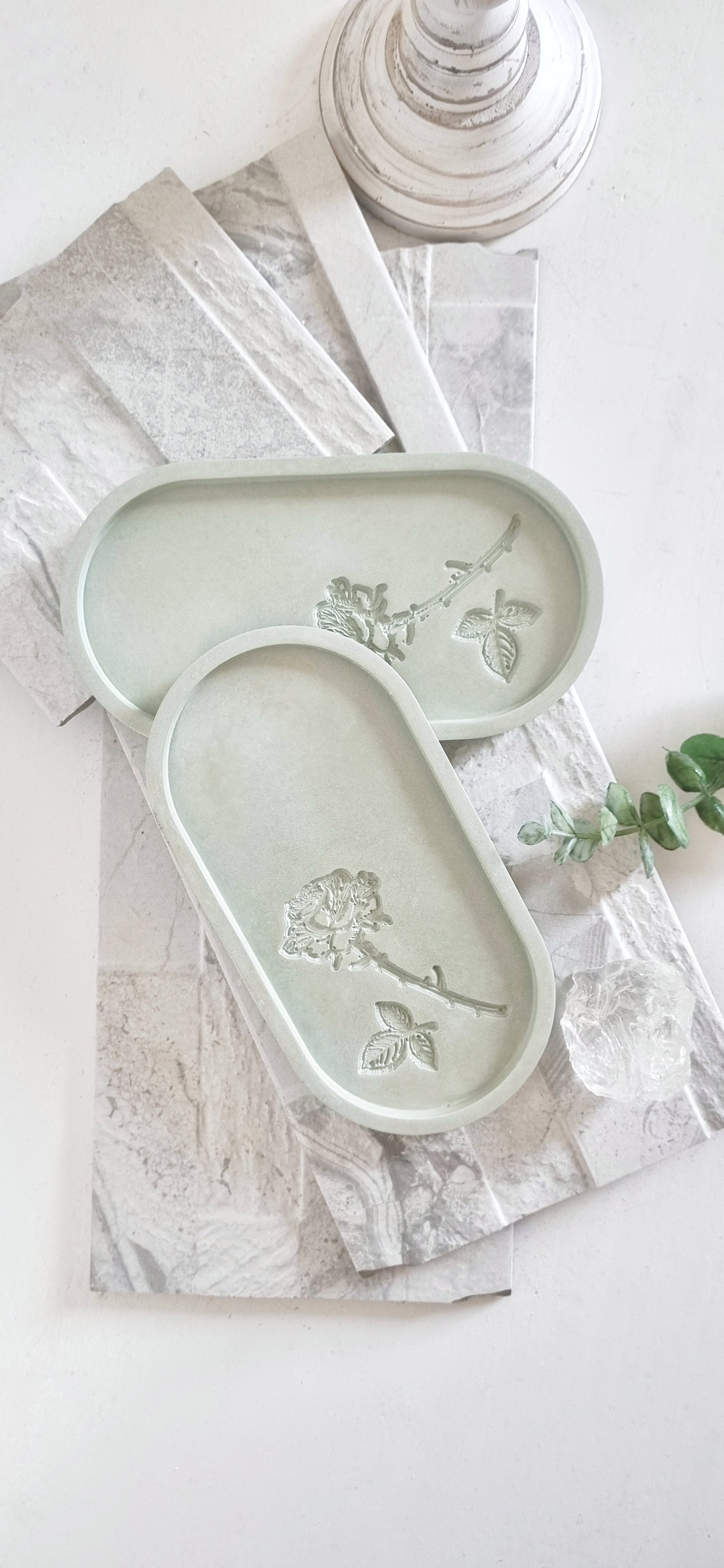 Rose Imprint Oval Concrete tray